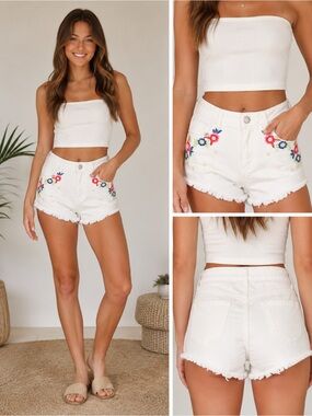 Madeline & Monroe White Floral‎ Embroidered Frayed Denim Shorts Size 1 Juniors